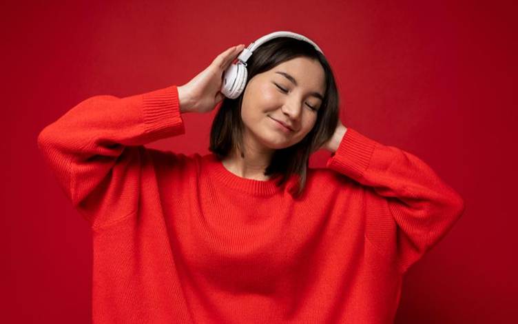 Are Noise-Cancelling Headphones Harming Young Ears?